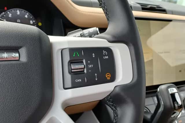 Land Rover Defender (2026) thumbnail 4