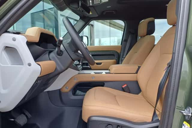 Land Rover Defender (2026) thumbnail 6