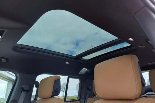 Land Rover Defender (2026) thumbnail 15