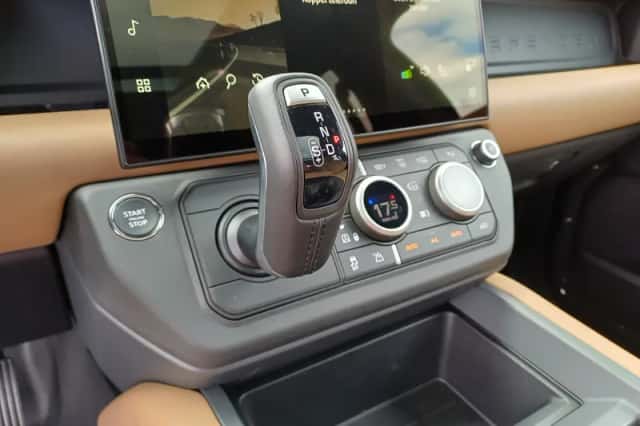 Land Rover Defender (2026) thumbnail 3