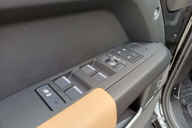Land Rover Defender (2026) thumbnail 28