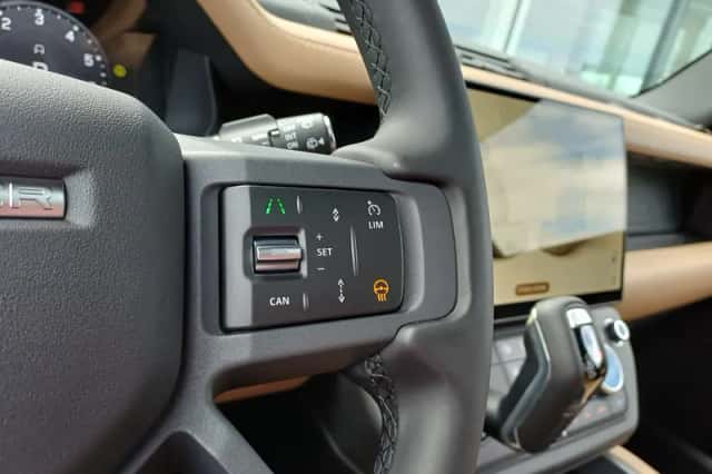 Land Rover Defender (2026) thumbnail 4