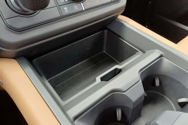 Land Rover Defender (2026) thumbnail 32