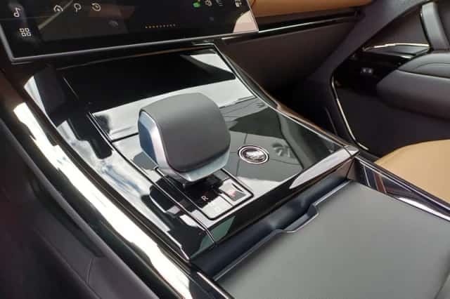 Land Rover Range Rover Sport (2026) thumbnail 3