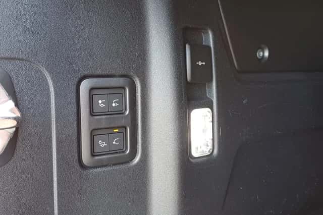 Land Rover Defender (2026) thumbnail 17