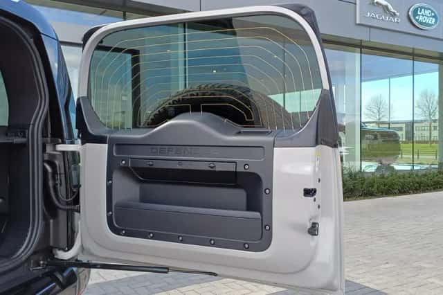 Land Rover Defender (2026) thumbnail 18