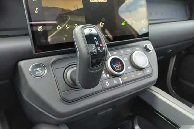 Land Rover Defender (2026) thumbnail 3