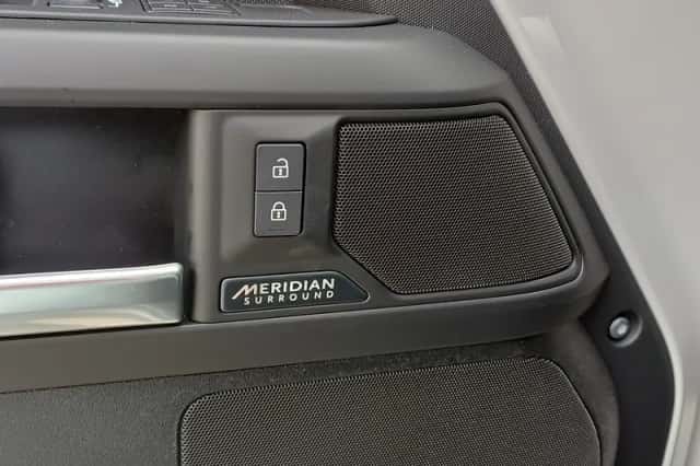 Land Rover Defender (2026) thumbnail 25