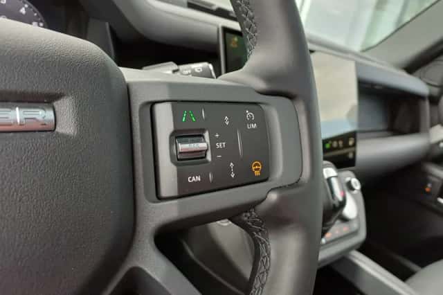 Land Rover Defender (2026) thumbnail 4