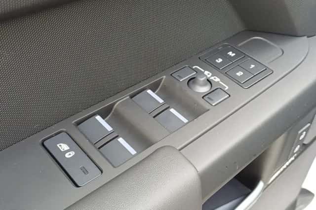 Land Rover Defender (2026) thumbnail 31