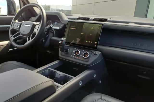 Land Rover Defender (2026) thumbnail 35