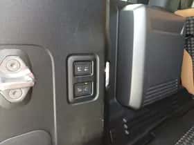 Land Rover Defender thumbnail 19