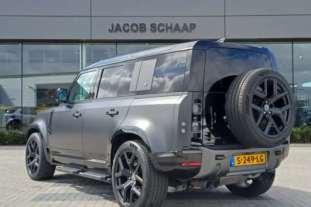 Land Rover Defender (2023) thumbnail 5