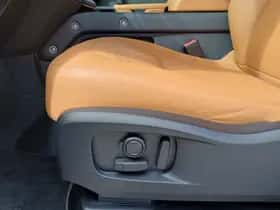 Land Rover Defender thumbnail 7