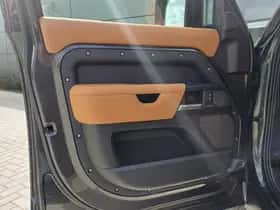 Land Rover Defender thumbnail 9