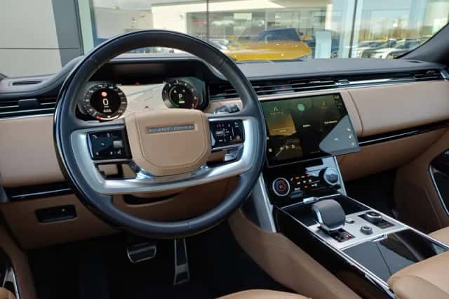 Land Rover Range Rover (2023) thumbnail 2