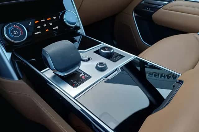 Land Rover Range Rover (2023) thumbnail 3