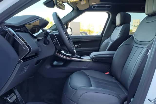 Land Rover Range Rover Sport (2026) thumbnail 6