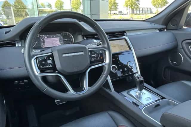 Land Rover Discovery Sport (2022) thumbnail 2