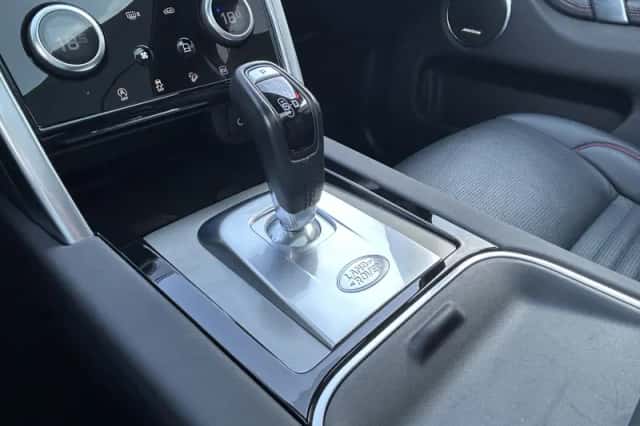 Land Rover Discovery Sport (2022) thumbnail 3