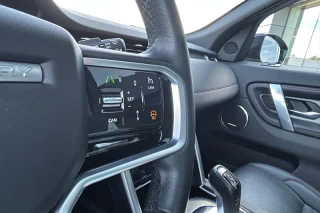 Land Rover Discovery Sport (2022) thumbnail 4