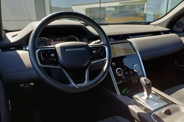 Land Rover Discovery Sport (2022) thumbnail 2
