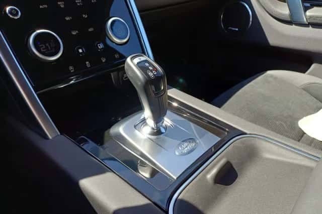Land Rover Discovery Sport (2022) thumbnail 3