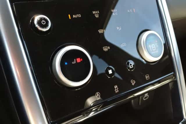 Land Rover Discovery Sport (2022) thumbnail 8