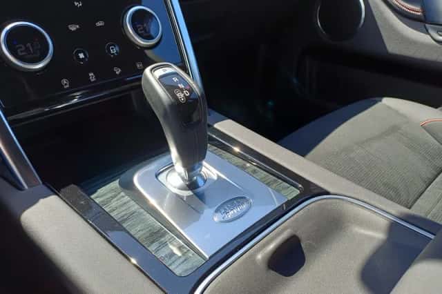 Land Rover Discovery Sport (2020) thumbnail 3