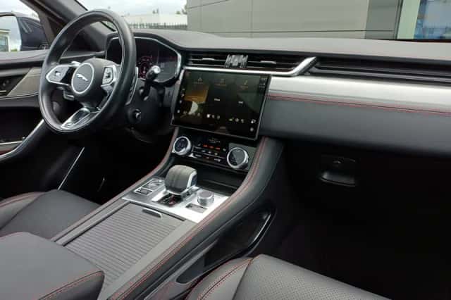 Jaguar F-Pace (2021) thumbnail 36