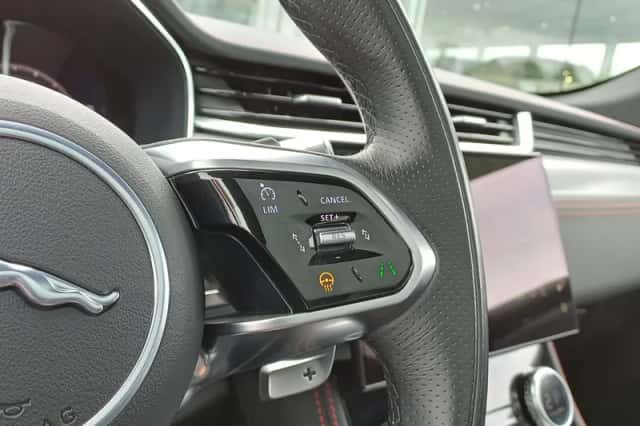 Jaguar F-Pace (2021) thumbnail 5