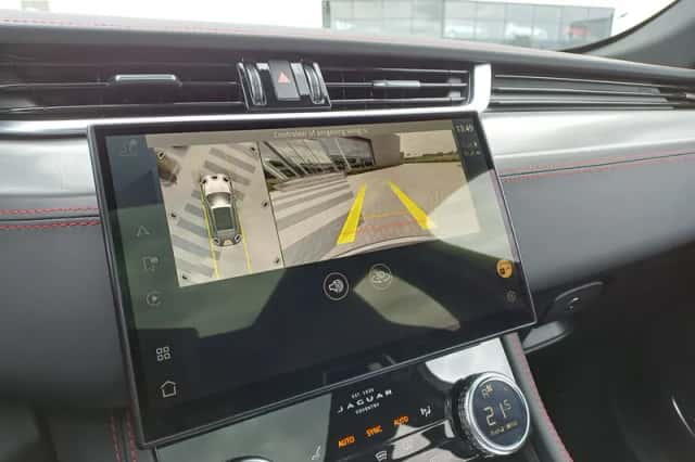 Jaguar F-Pace (2021) thumbnail 16