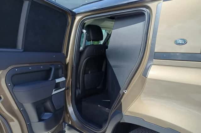 Land Rover Defender (2020) thumbnail 21