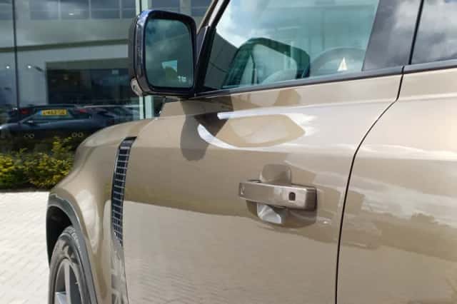 Land Rover Defender (2020) thumbnail 26