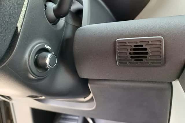 Land Rover Defender (2020) thumbnail 36
