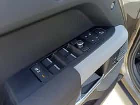 Land Rover Defender (2020) thumbnail 37