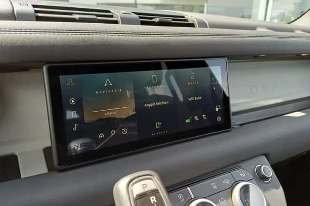 Land Rover Defender (2020) thumbnail 10