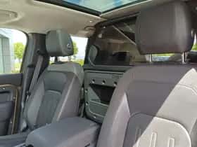 Land Rover Defender (2020) thumbnail 2