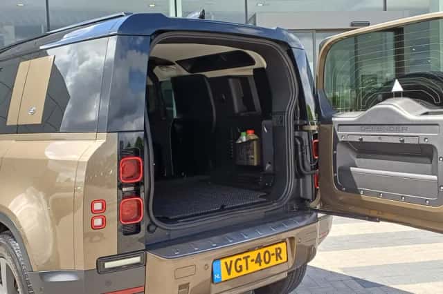 Land Rover Defender (2020) thumbnail 15