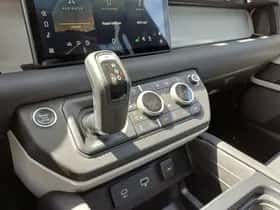 Land Rover Defender (2020) thumbnail 3