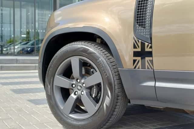 Land Rover Defender (2020) thumbnail 25