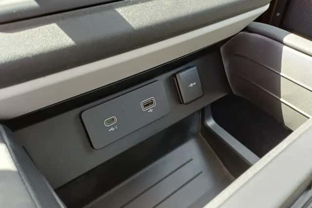 Land Rover Defender (2020) thumbnail 35