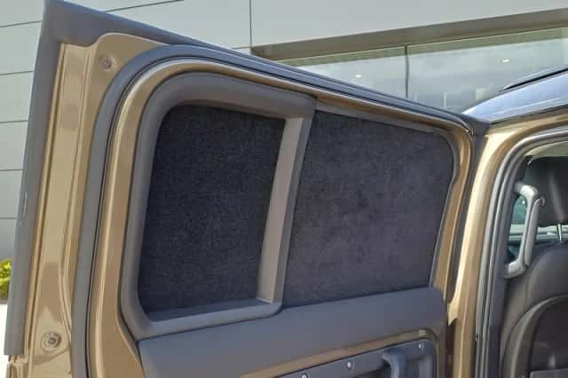 Land Rover Defender (2020) thumbnail 38