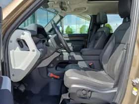 Land Rover Defender (2020) thumbnail 6