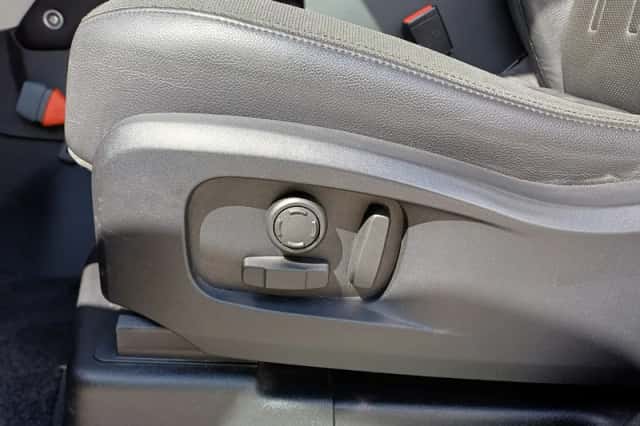 Land Rover Defender (2020) thumbnail 7