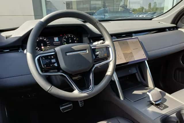 Land Rover Discovery Sport (2026) thumbnail 2