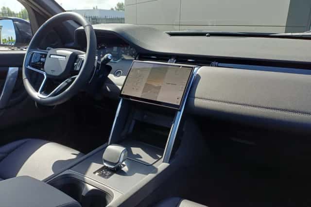 Land Rover Discovery Sport (2026) thumbnail 31