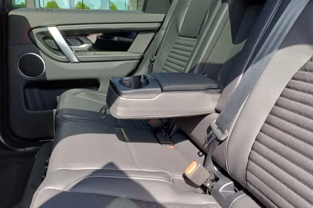 Land Rover Discovery Sport (2026) thumbnail 12