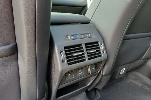 Land Rover Discovery Sport (2026) thumbnail 13