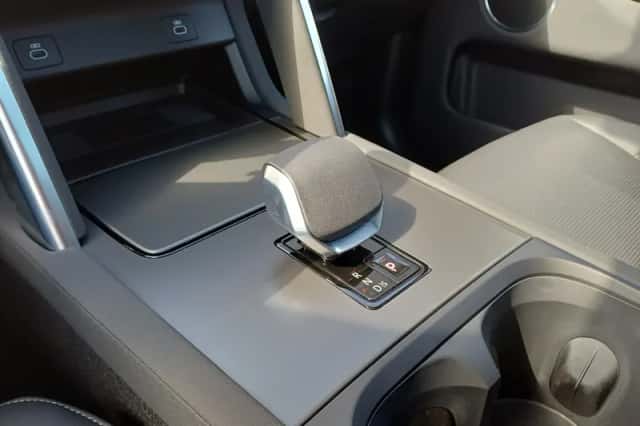 Land Rover Discovery Sport (2026) thumbnail 3
